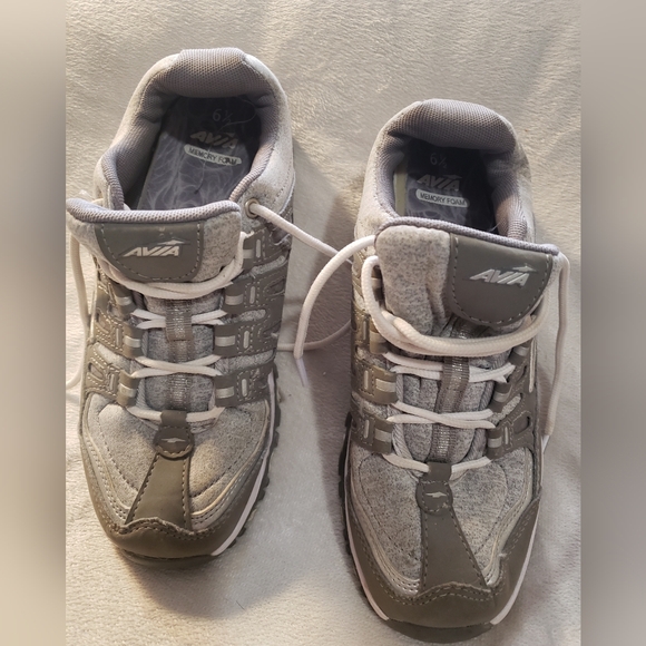Women's Avia Elevate Athletic Sneakers, Silver/Grey w/ Memory Foam Size 6.5. - Picture 1 of 10